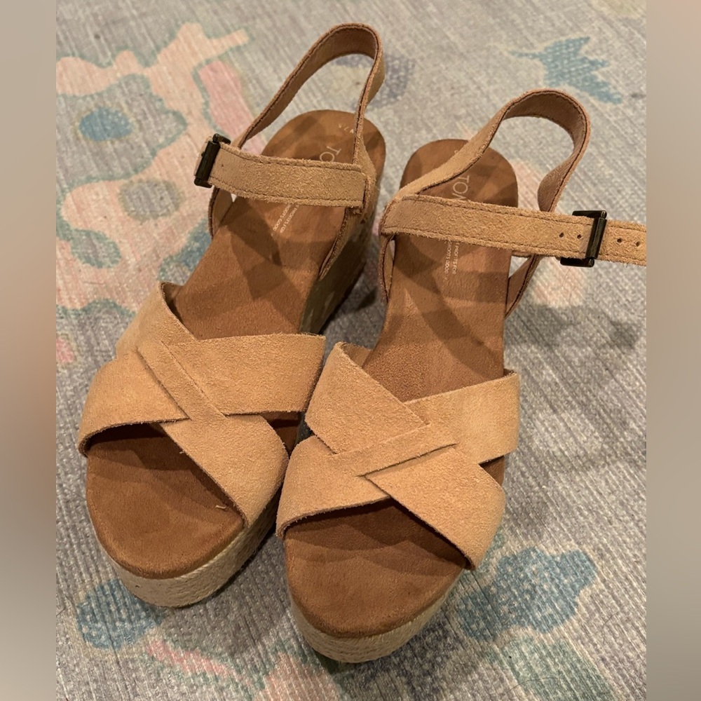 Women’s Tom Sandals Size 7.5